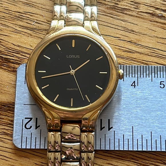 Lorus (Seiko) V501-6J10 Unisex Watch - Picture 7 of 11